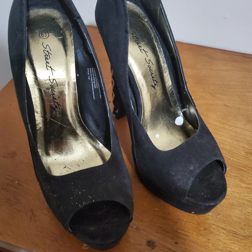 High heels street society